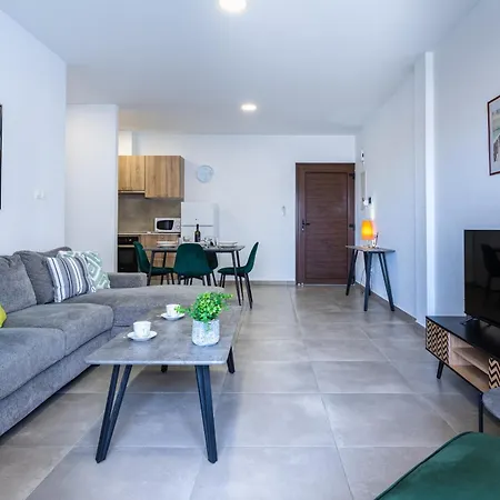 Invictus 2-bedroom * 拉纳卡